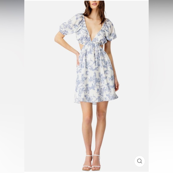 Bardot Dresses & Skirts - NWOT Bardot Eden Floral Cutout Dress